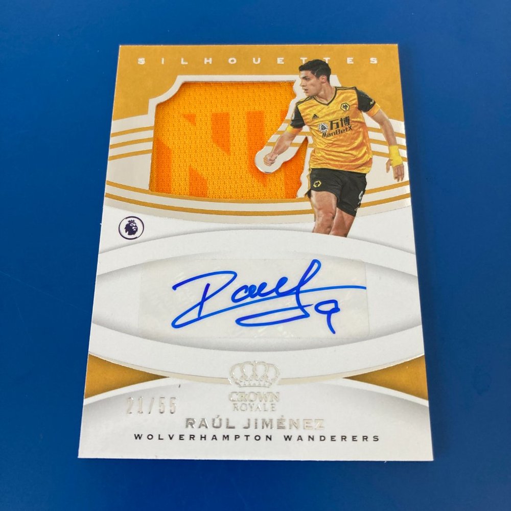 Panini Crown Royale, Raúl Jiménez Limited Edition Autographed Relic Card - Picture 2 of 3